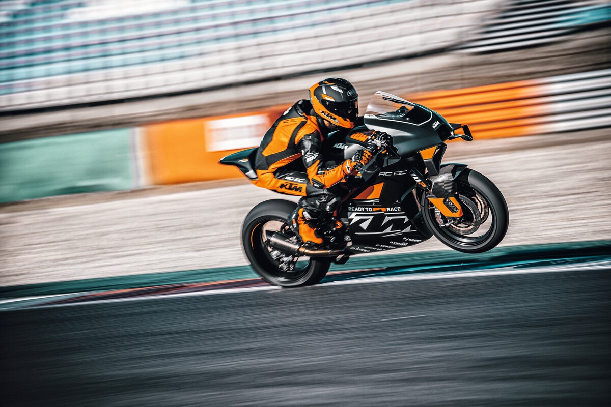 KTM RC 8C 2023: SOLD OUT in 2 minuti e 38 secondi!
